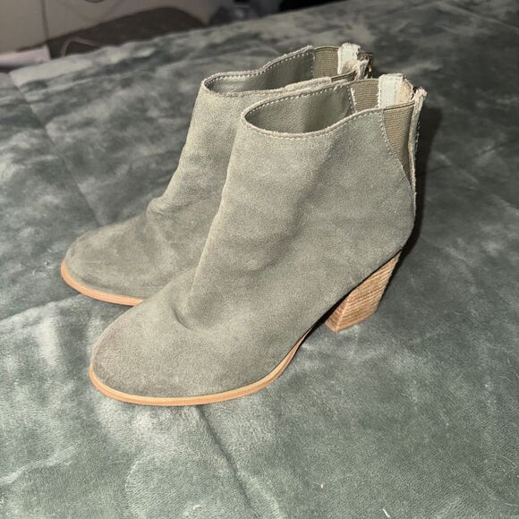 Urban Outfitters Women's Ankle Boots Sz 6 Moss Green Suede Block Heel Back Zip - Picture 4 of 8